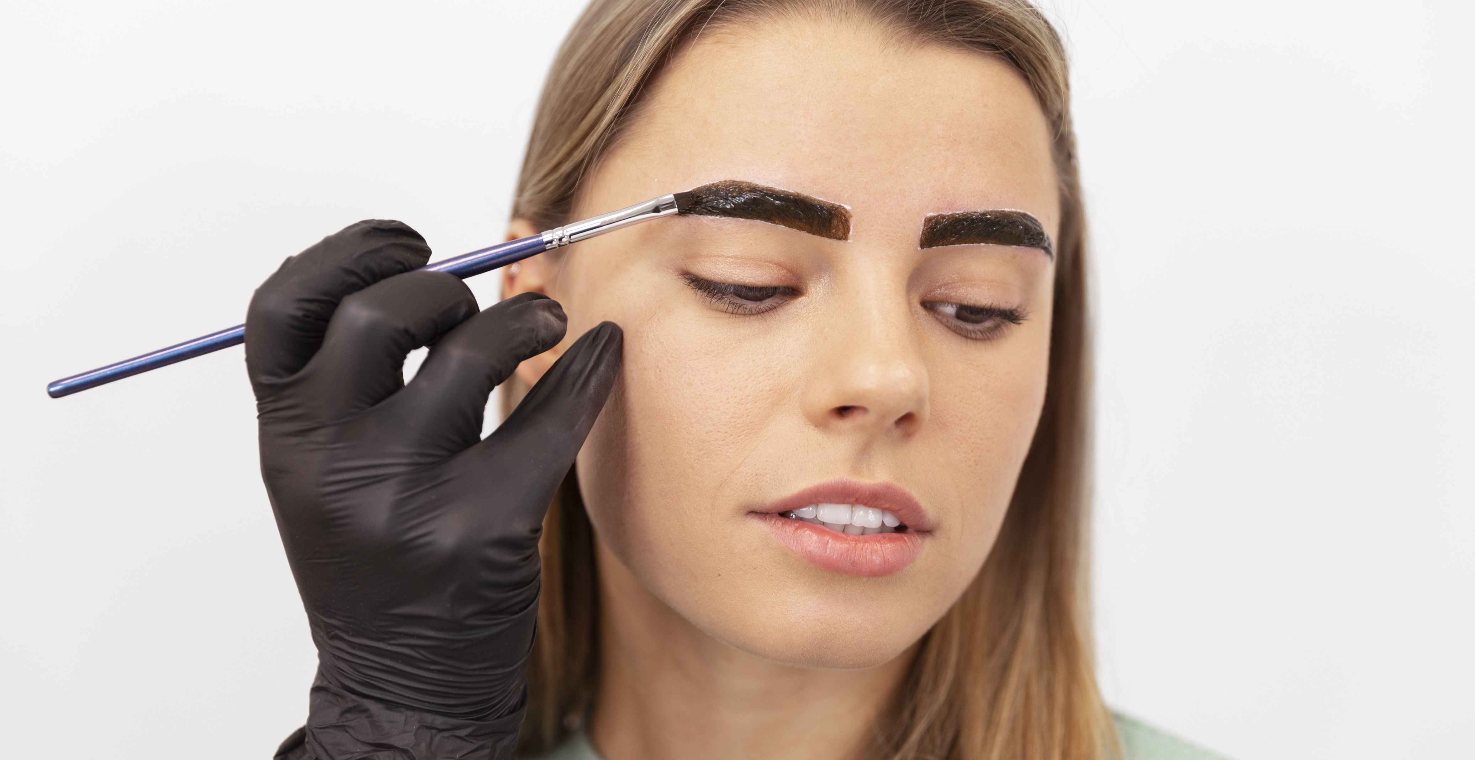 Can eyebrow tinting replace permanent makeup?